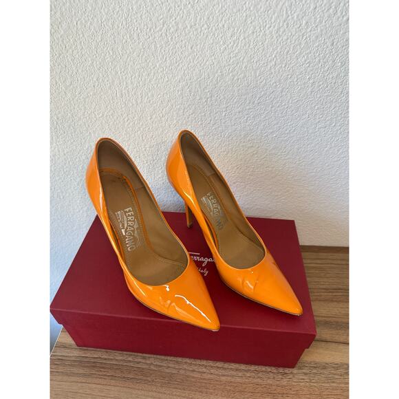 Salvatore Ferragamo Susi 100 Patent Leather Pumps – Orange (Size 7B) - Picture 2 of 3